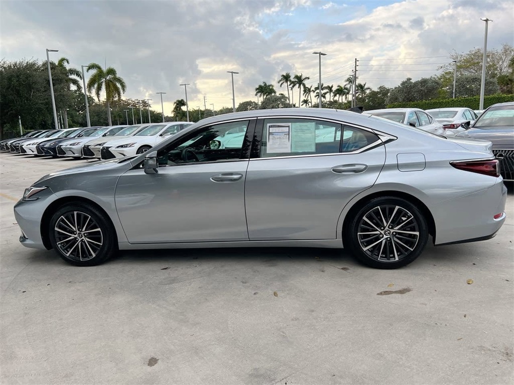 2022 Lexus ES 350 photo 3