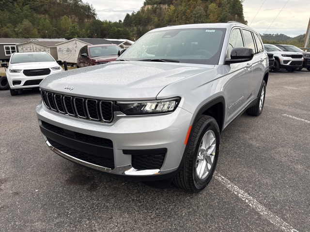 2025 Jeep Grand Cherokee Laredo X photo 3
