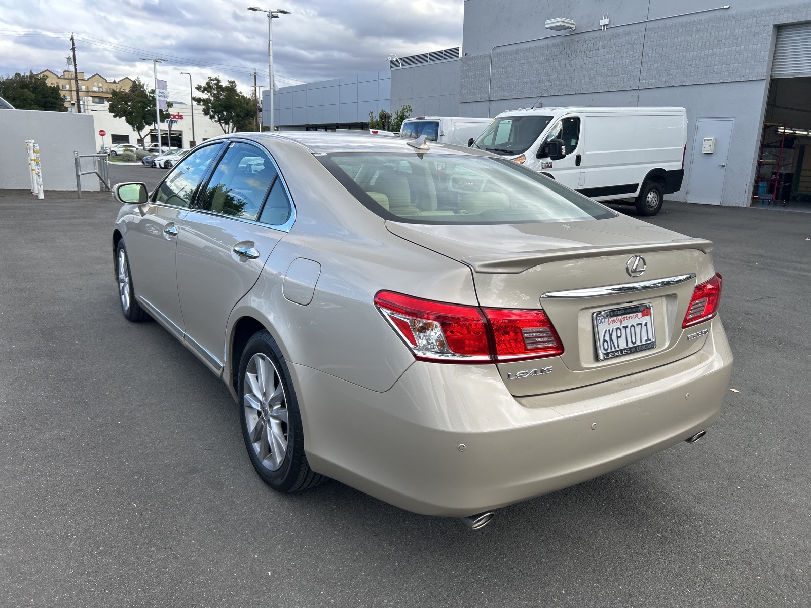2010 Lexus ES 350 photo 4