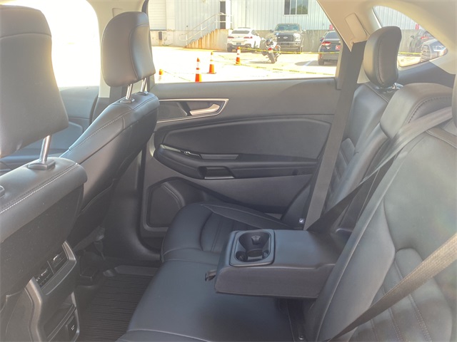 2021 Ford Edge SEL photo 16