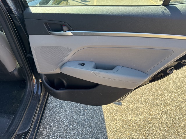 2019 Hyundai Elantra SEL photo 11