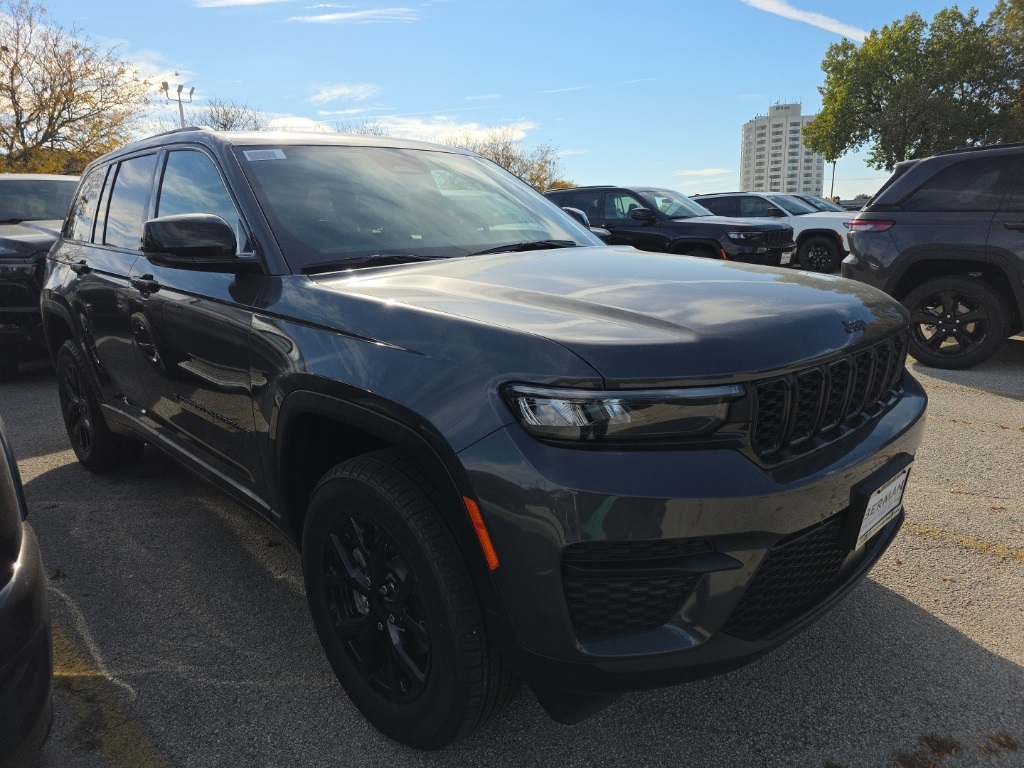 2025 Jeep Grand Cherokee Altitude's photo