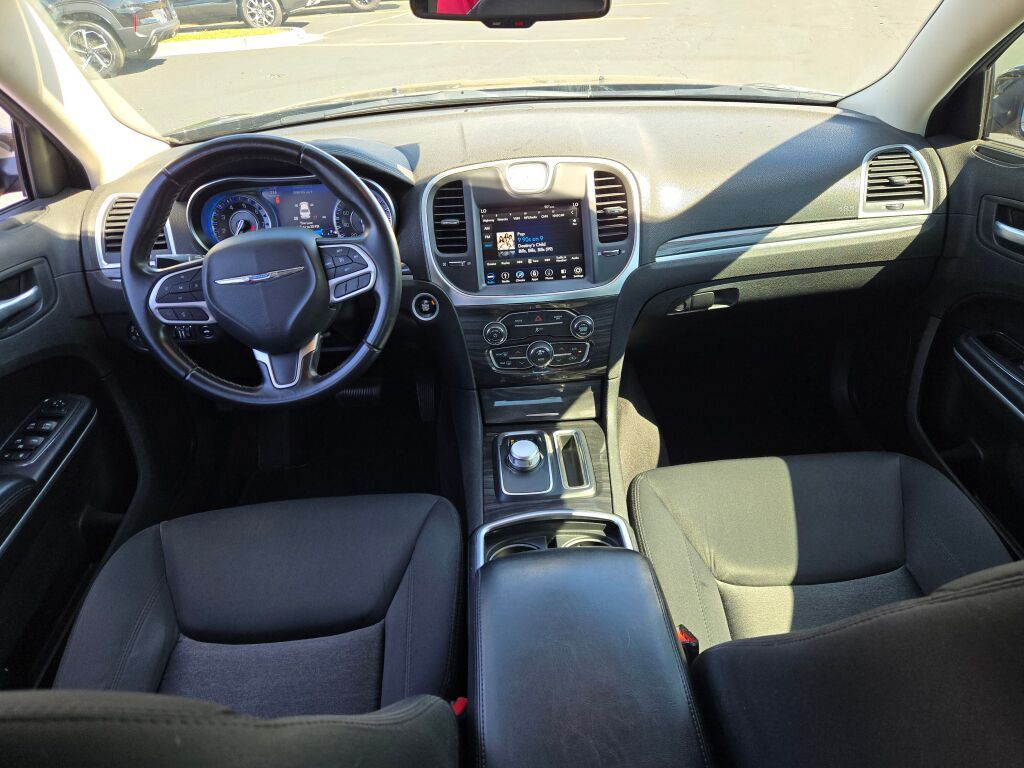 2018 Chrysler 300 Touring photo 12