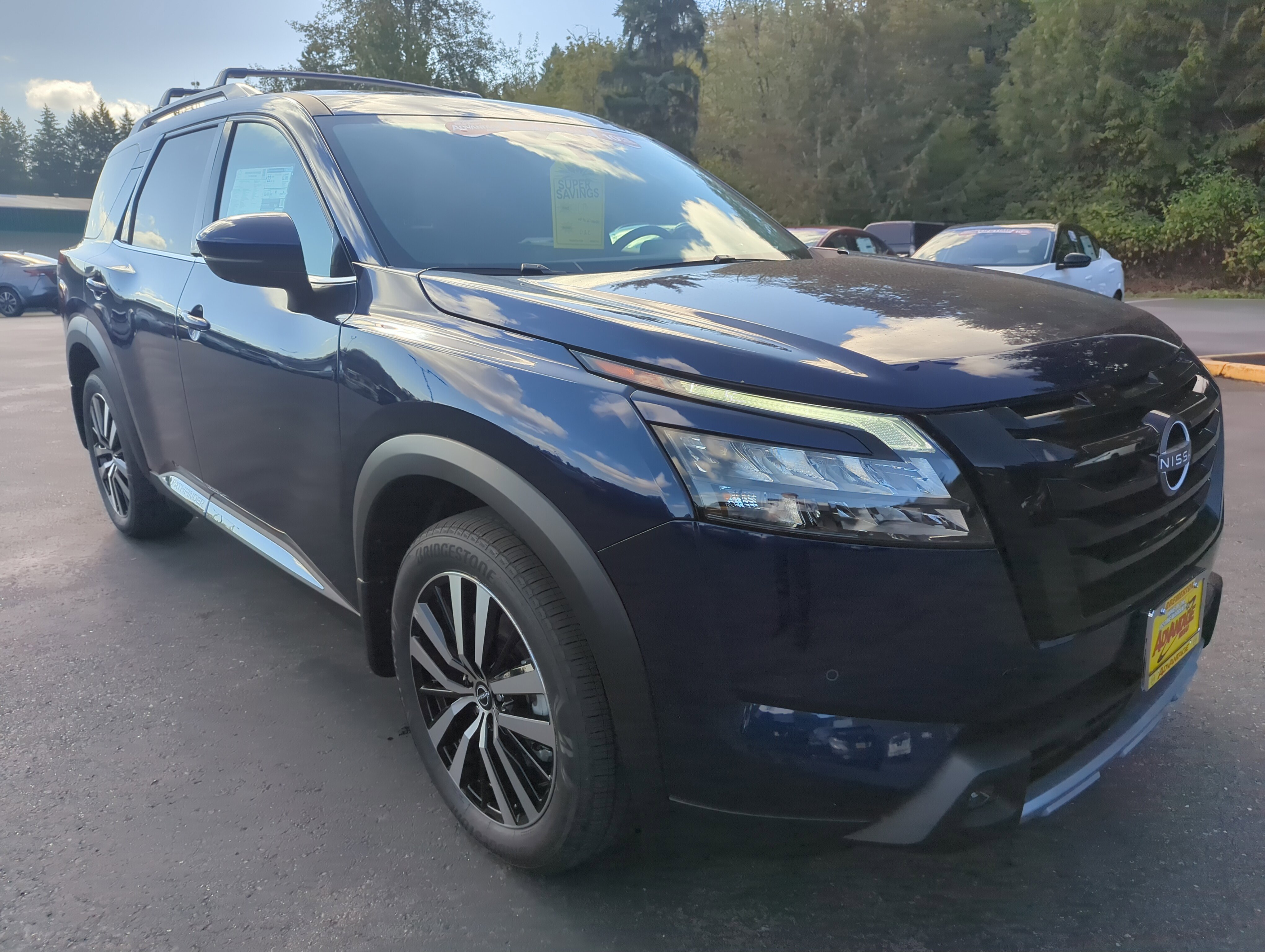 2025 Nissan Pathfinder Platinum photo 2