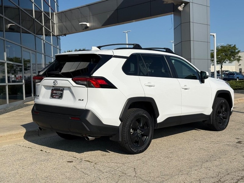 2023 Toyota RAV4 XLE photo 2