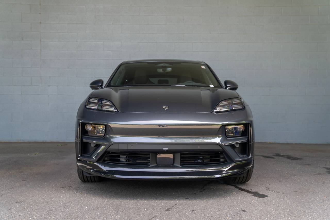 2025 Porsche Macan Turbo Electric photo 12