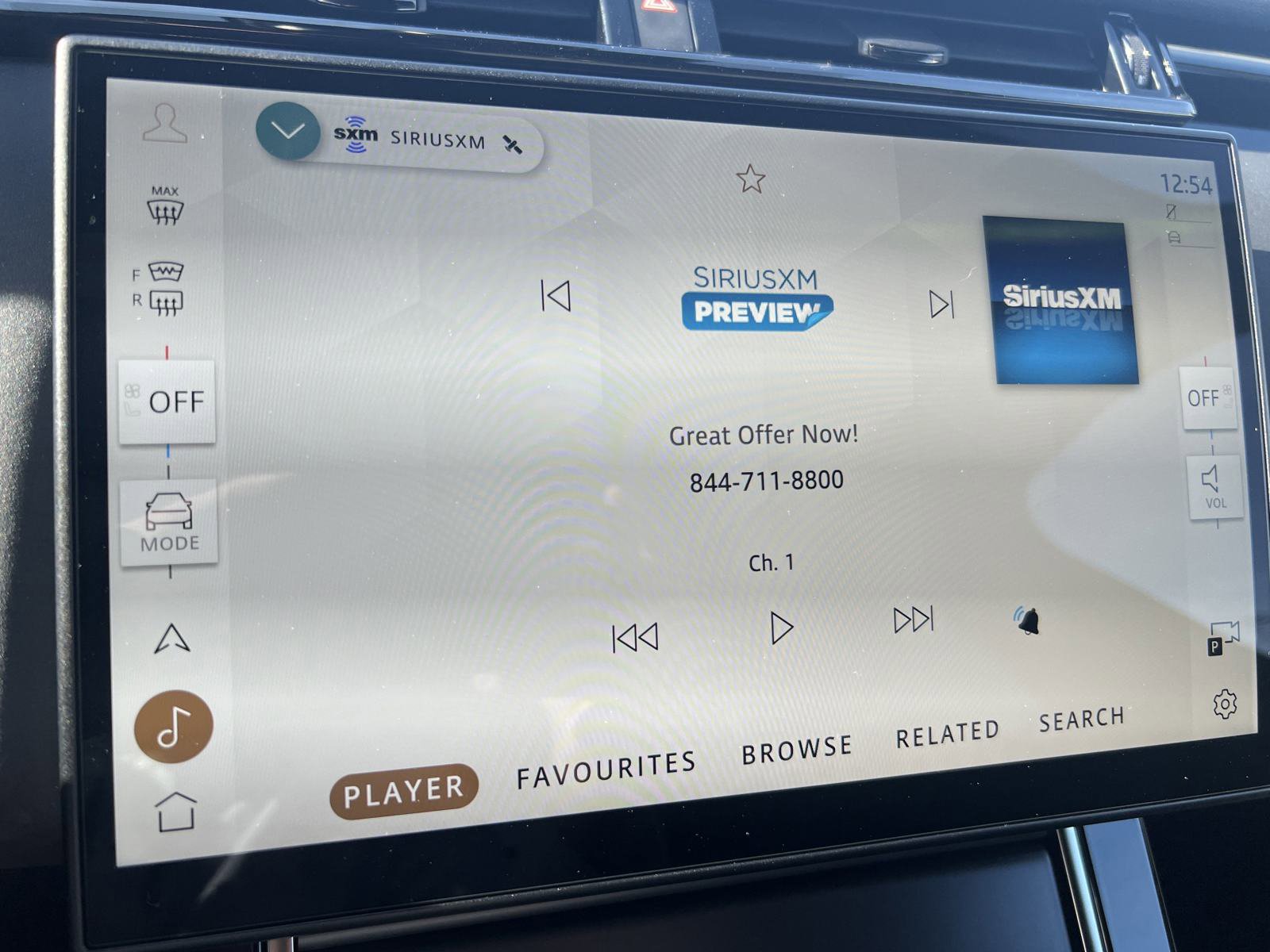 2025 Land Rover Range Rover Velar SE photo 16