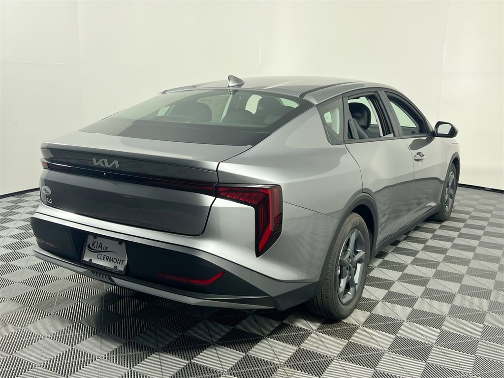2025 Kia K4 LXS photo 2