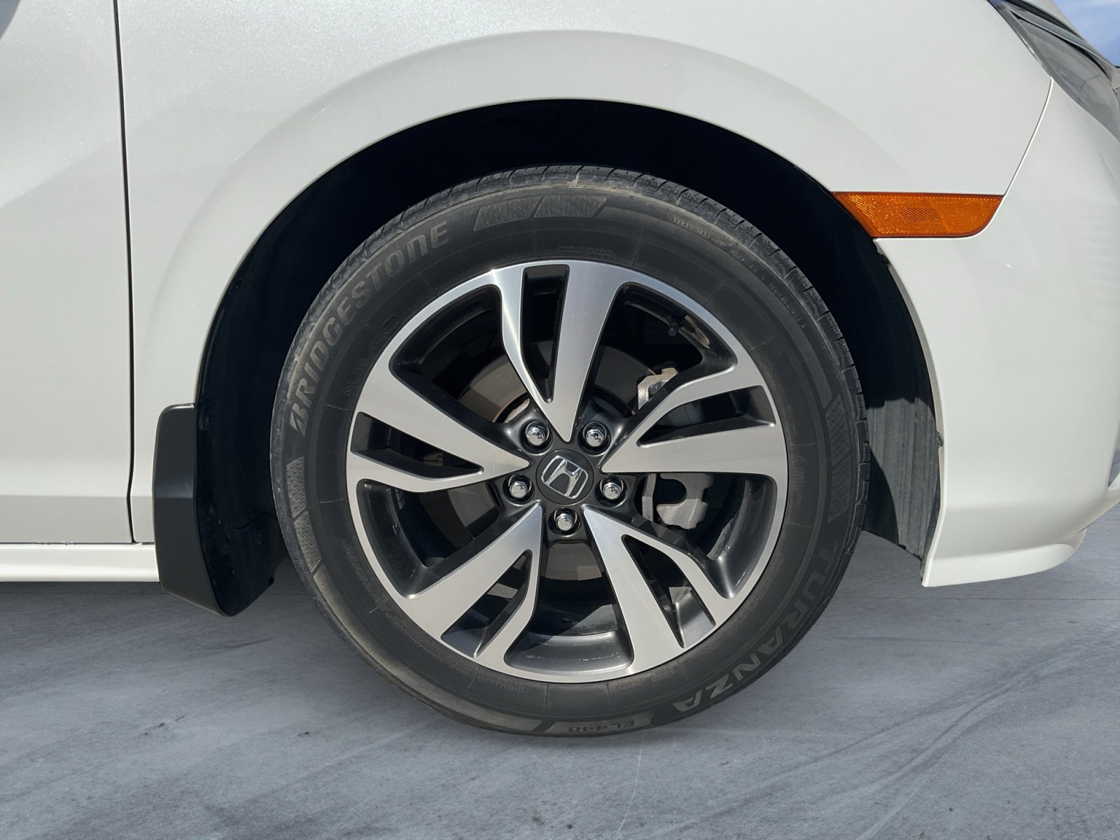 2023 Honda Odyssey Touring photo 3