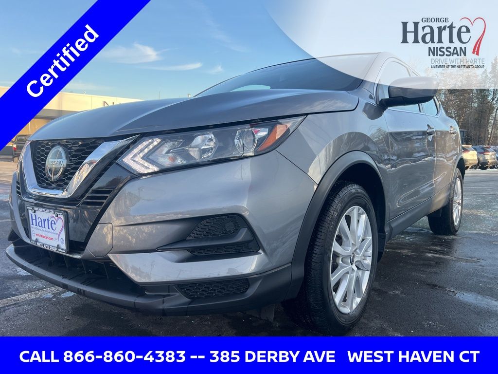 2022 Nissan Rogue Sport S's photo