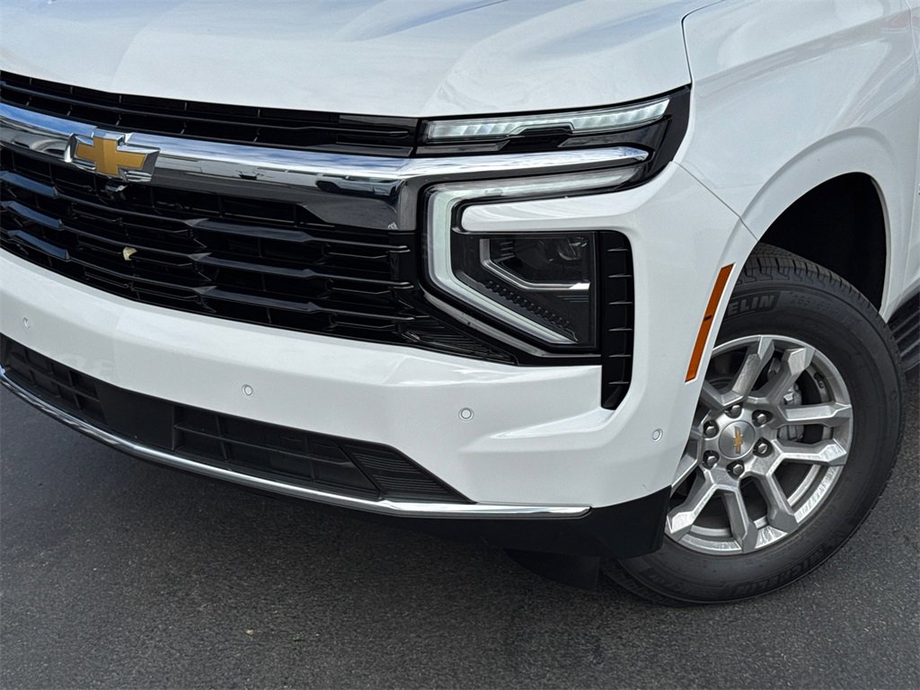 2026 Chevrolet Suburban LS photo 2