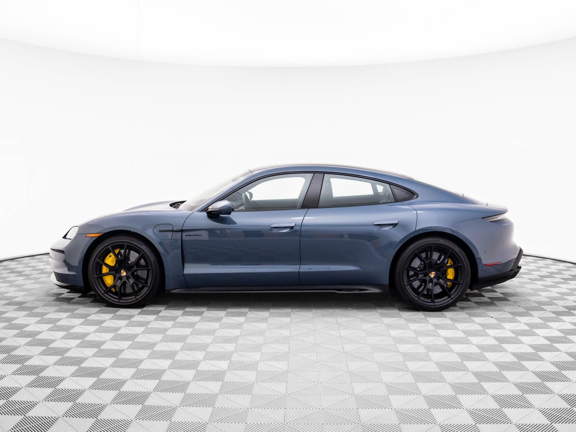 2025 Porsche Taycan GTS photo 2