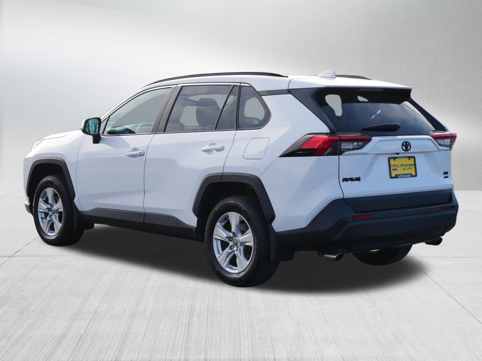 2021 Toyota RAV4 XLE photo 4