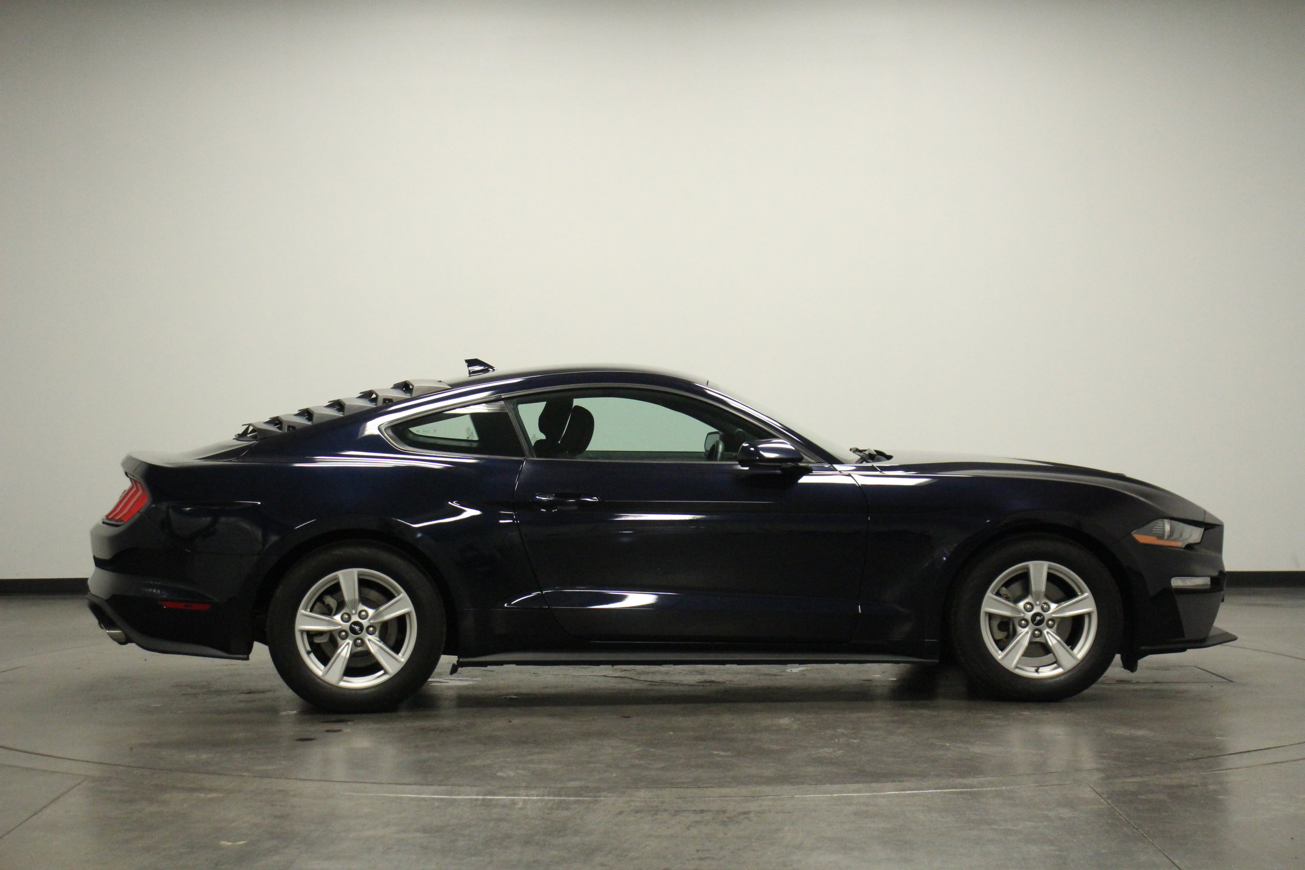 2021 Ford Mustang EcoBoost photo 7