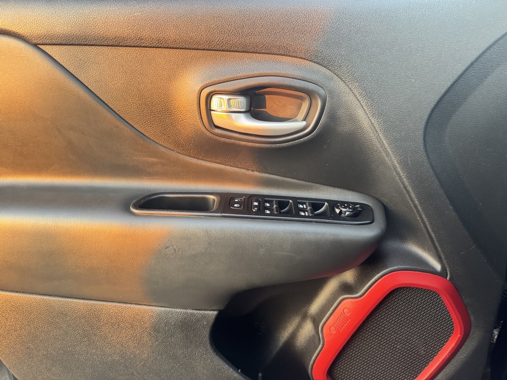 2023 Jeep Renegade Trailhawk photo 18