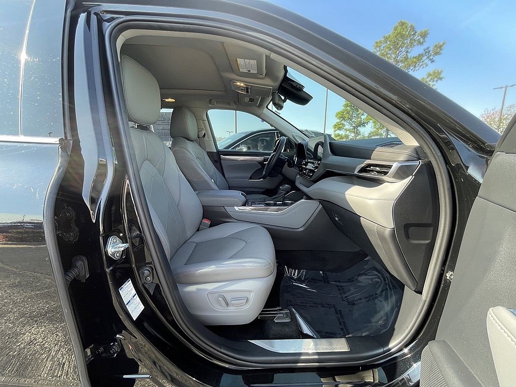 2021 Toyota Highlander Hybrid Platinum photo 28
