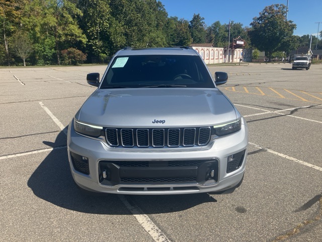 2023 Jeep Grand Cherokee Overland photo 2