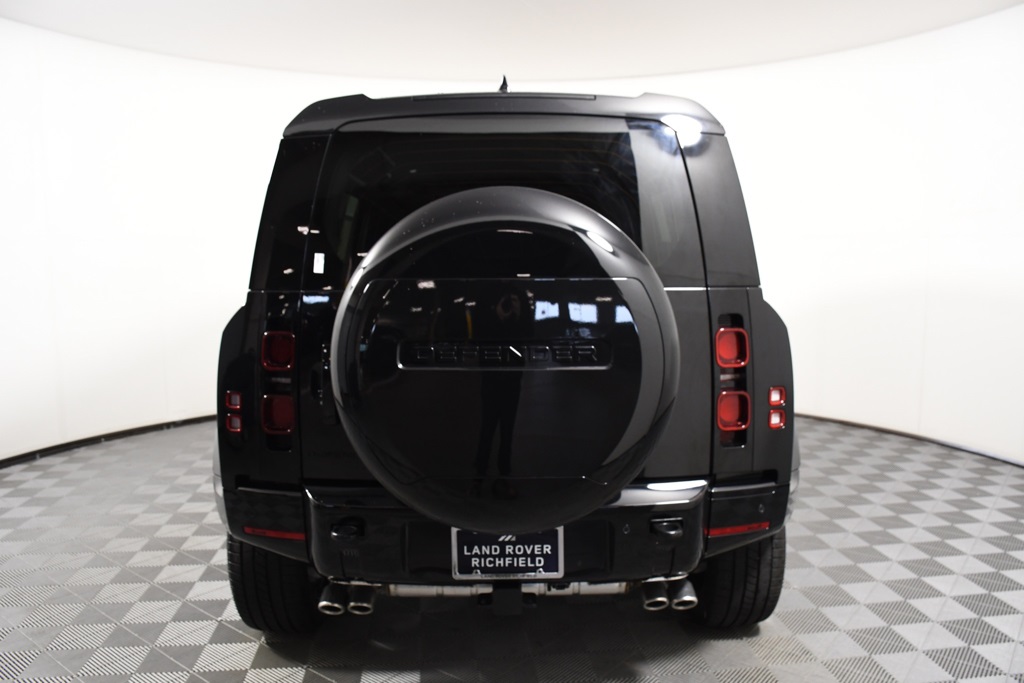 2025 Land Rover Defender 110 X-Dynamic SE photo 5