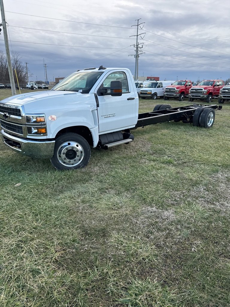 2024 Chevrolet Silverado 6500HD Work Truck photo 2