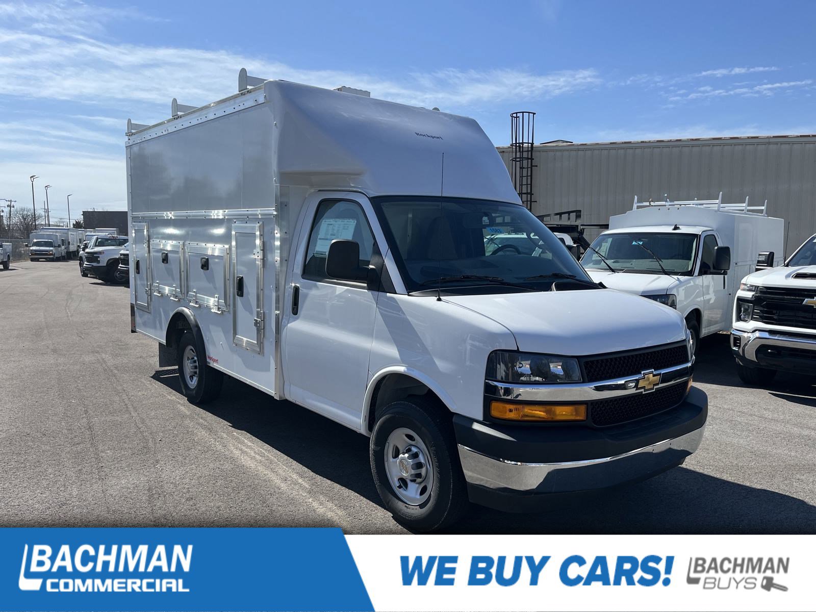 2024 Chevrolet Express Cutaway Base's photo