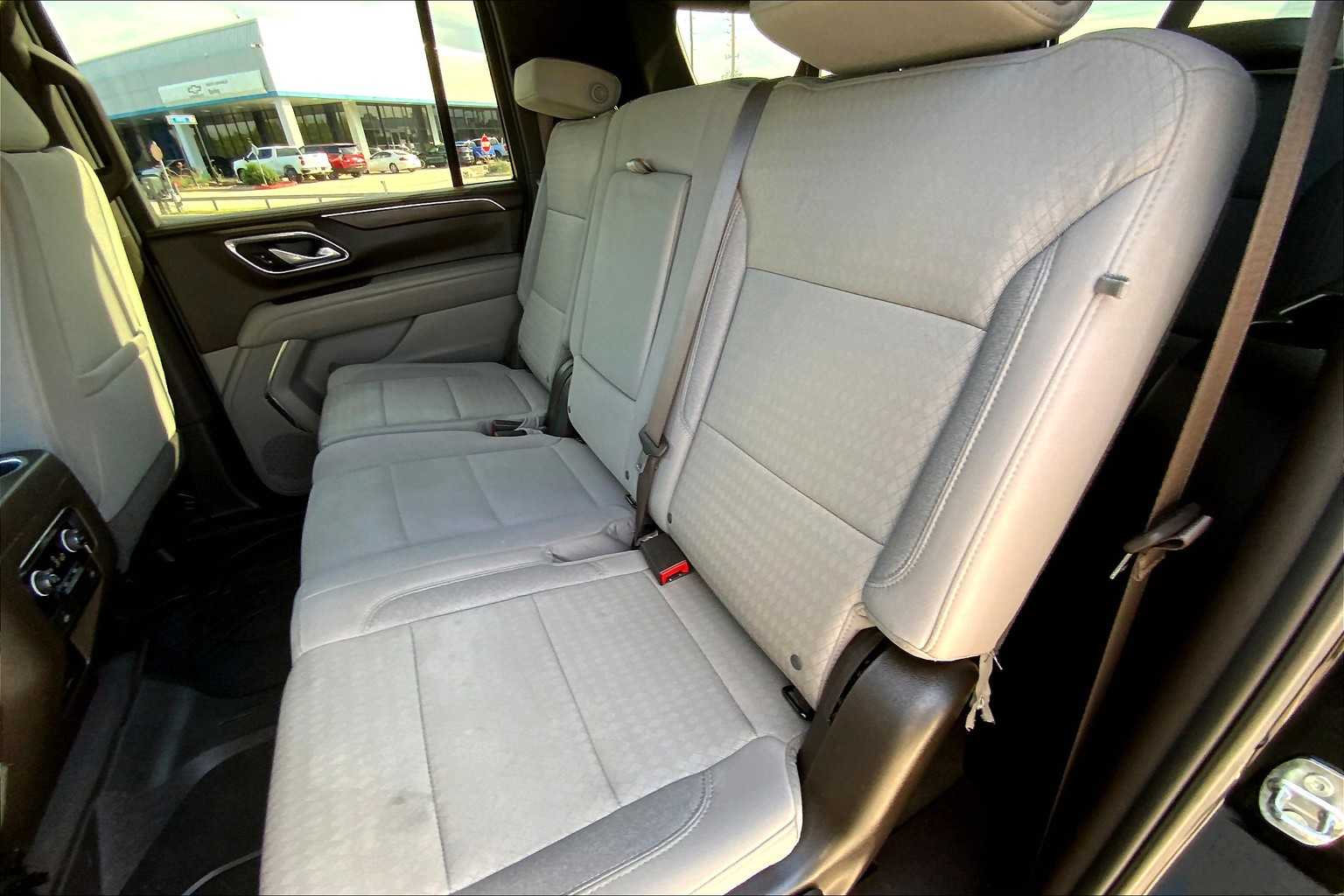 2023 Chevrolet Suburban LS photo 16