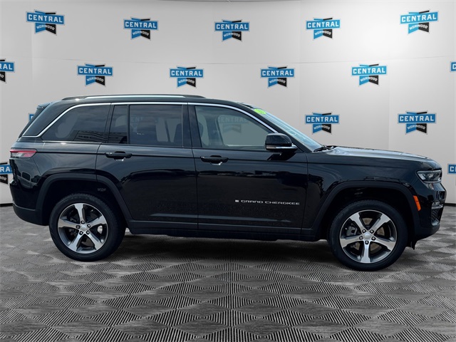 2023 Jeep Cherokee 4xe photo 4