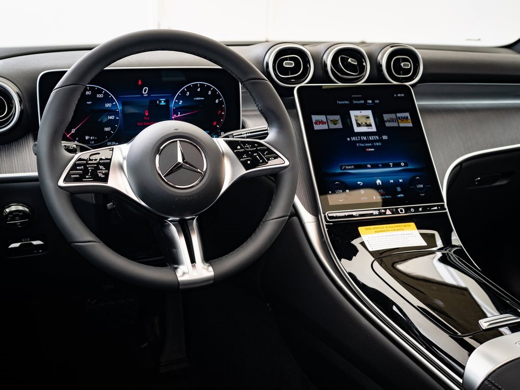 2025 Mercedes Benz GLC 300 4MATIC photo 4