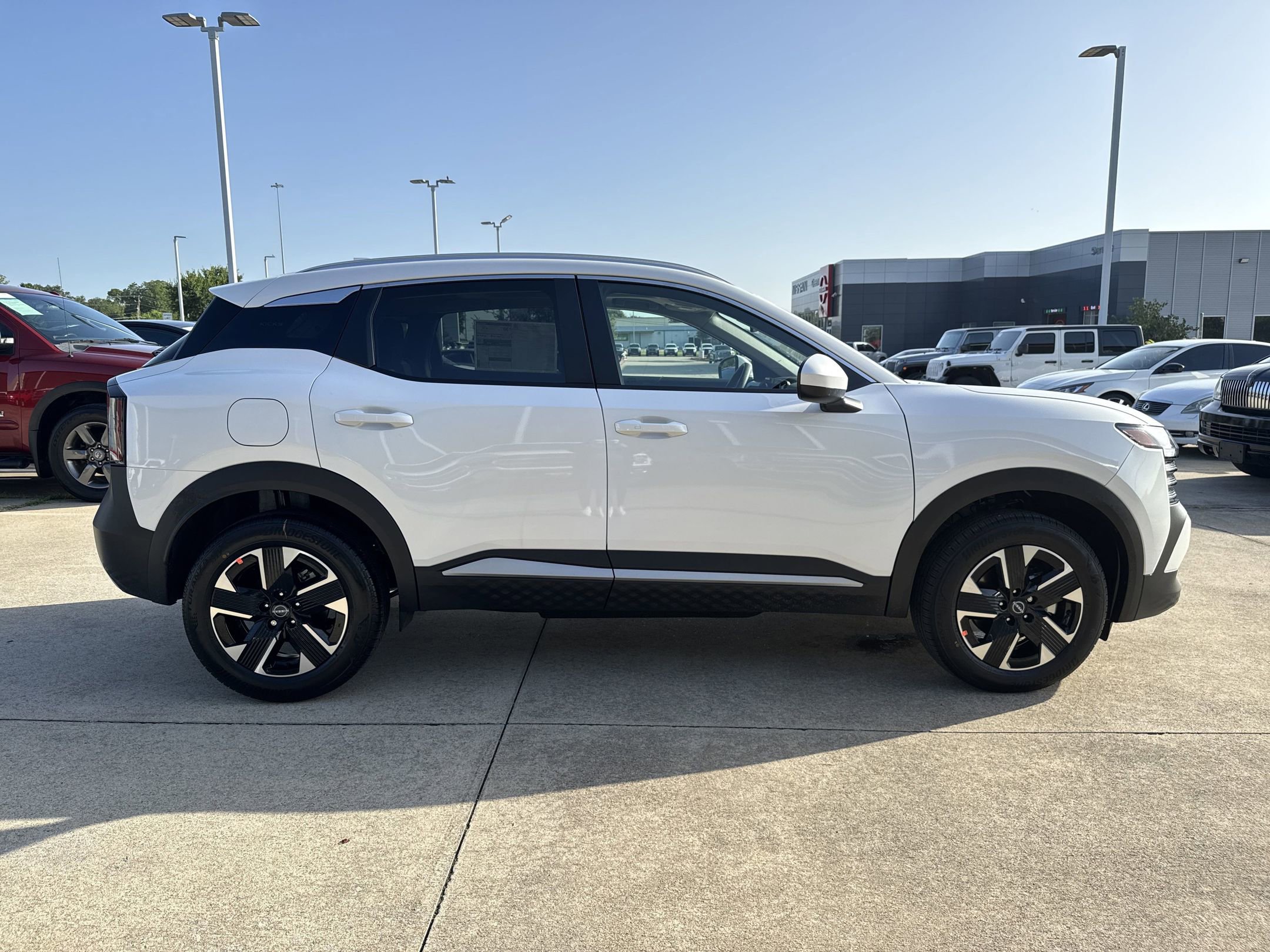 2025 Nissan Kicks SV photo 4