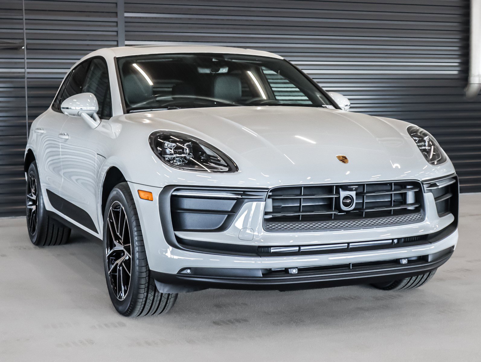 2026 Porsche Macan T photo 6