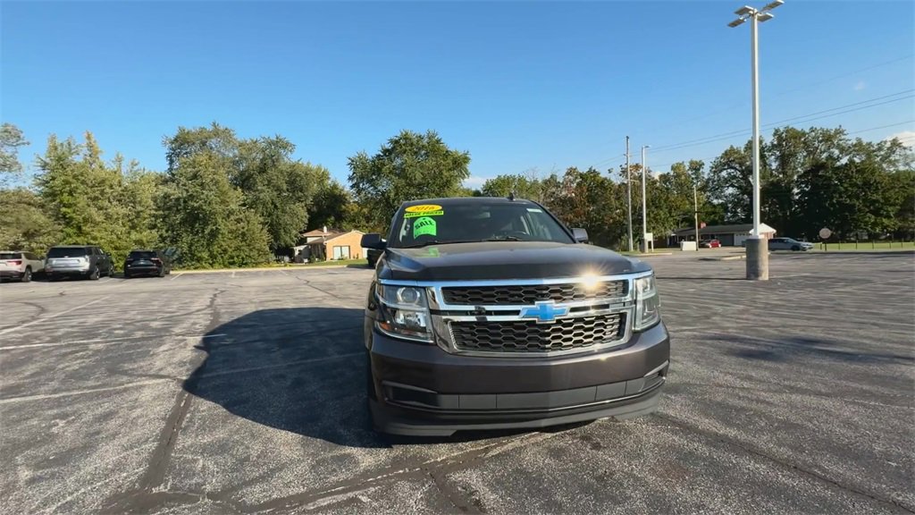 2016 Chevrolet Suburban LS photo 3