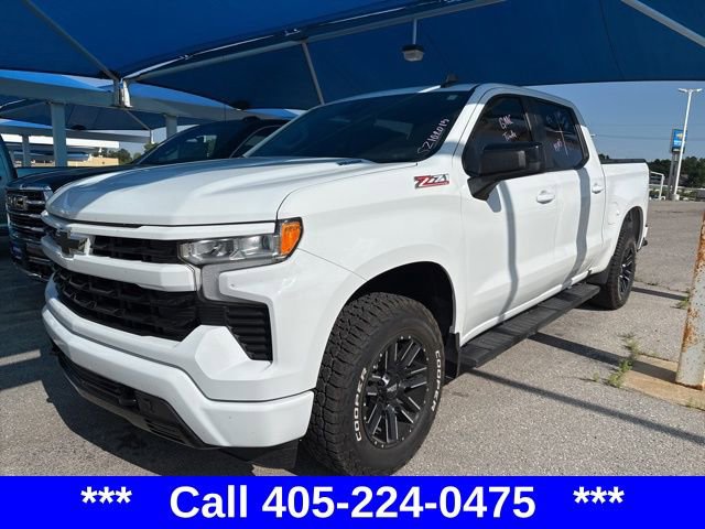 Used 2025 Summit White Chevrolet RST image 1