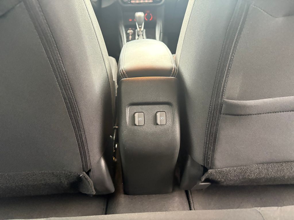 2023 Nissan Kicks SR photo 22
