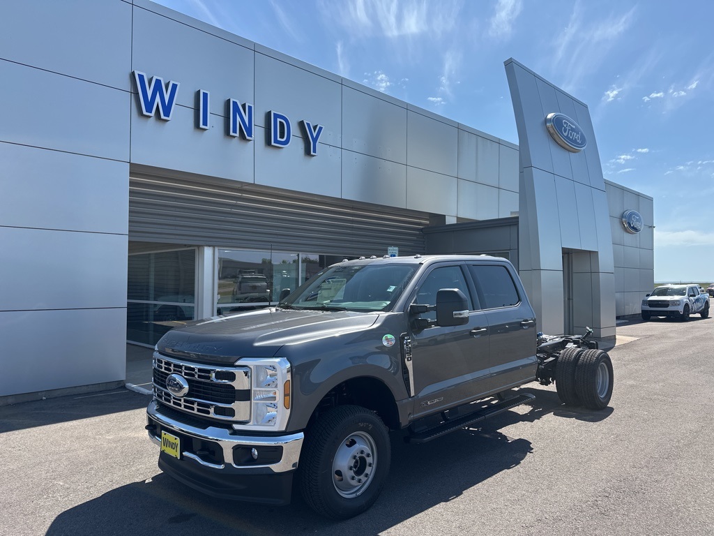 New 2025 Carbonized Gray Metallic Ford F-350® XLT image 1