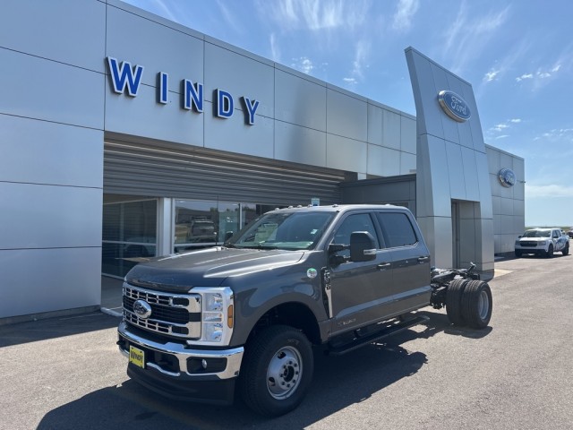 2025 Ford Chassis Cab F-350® XLT