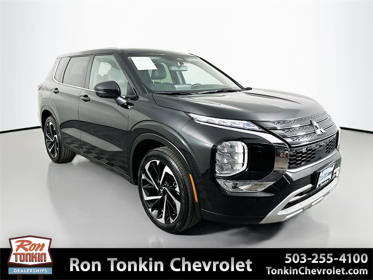 2024 Mitsubishi Outlander SE's photo