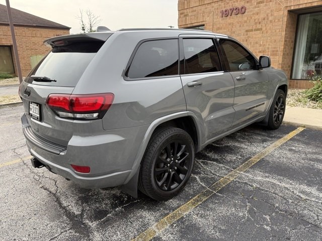 2022 Jeep Cherokee Laredo X photo 2