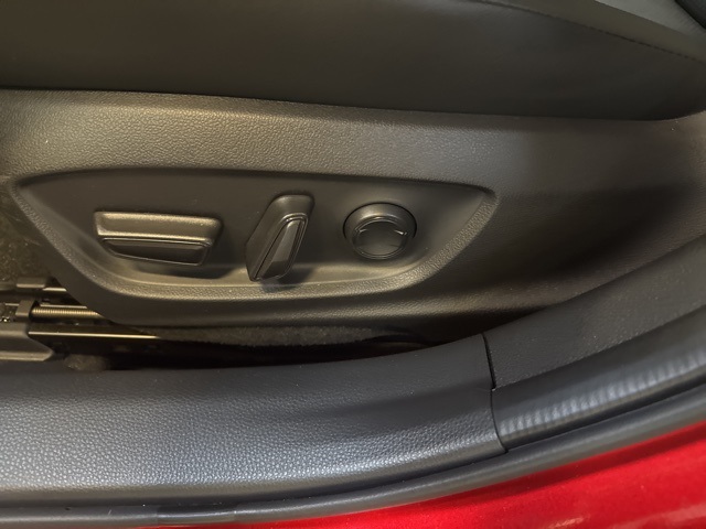 2024 Toyota Prius XLE photo 8