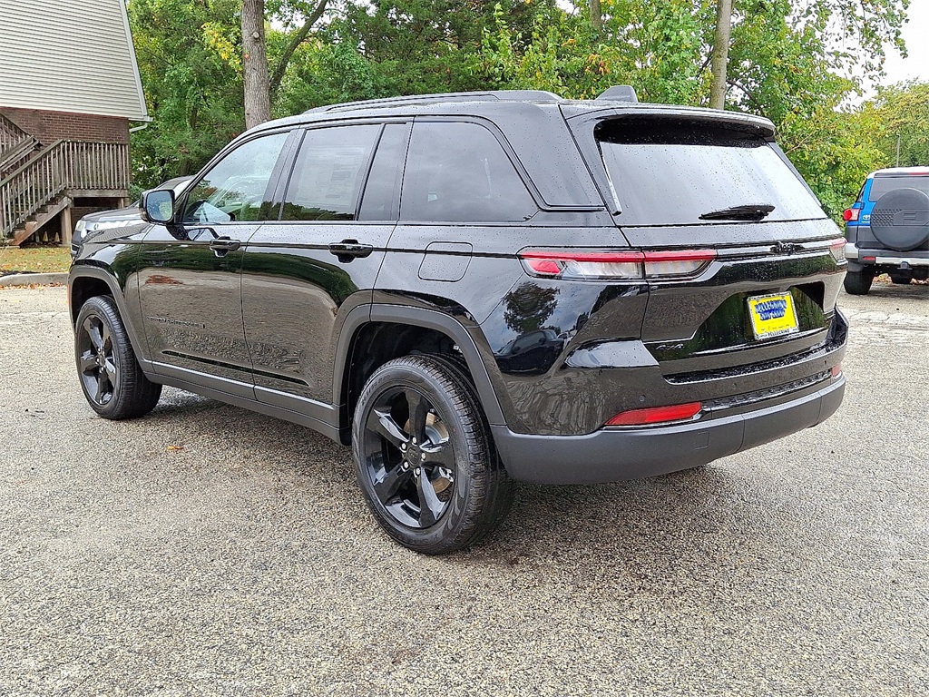 2025 Jeep Grand Cherokee Limited photo 3