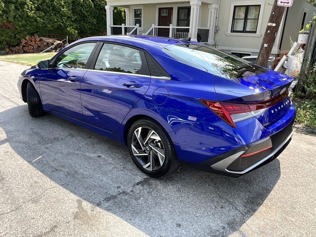 2025 Hyundai Elantra Limited photo 4