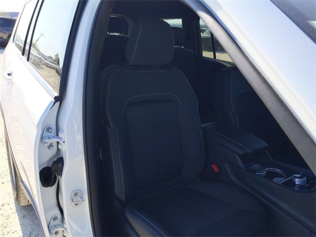 2025 Jeep Grand Cherokee Laredo Altitude photo 28