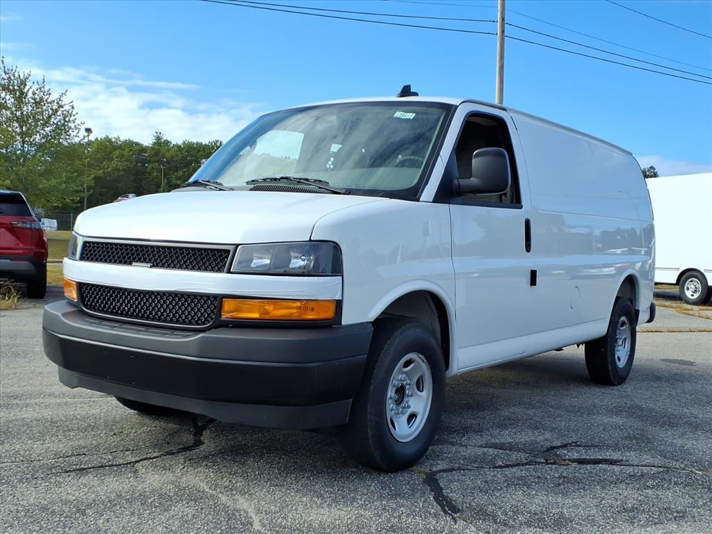 2025 Chevrolet Express Cargo 3500 photo 9