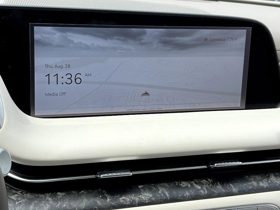 2025 Genesis G90 3.5T E-Supercharger photo 14