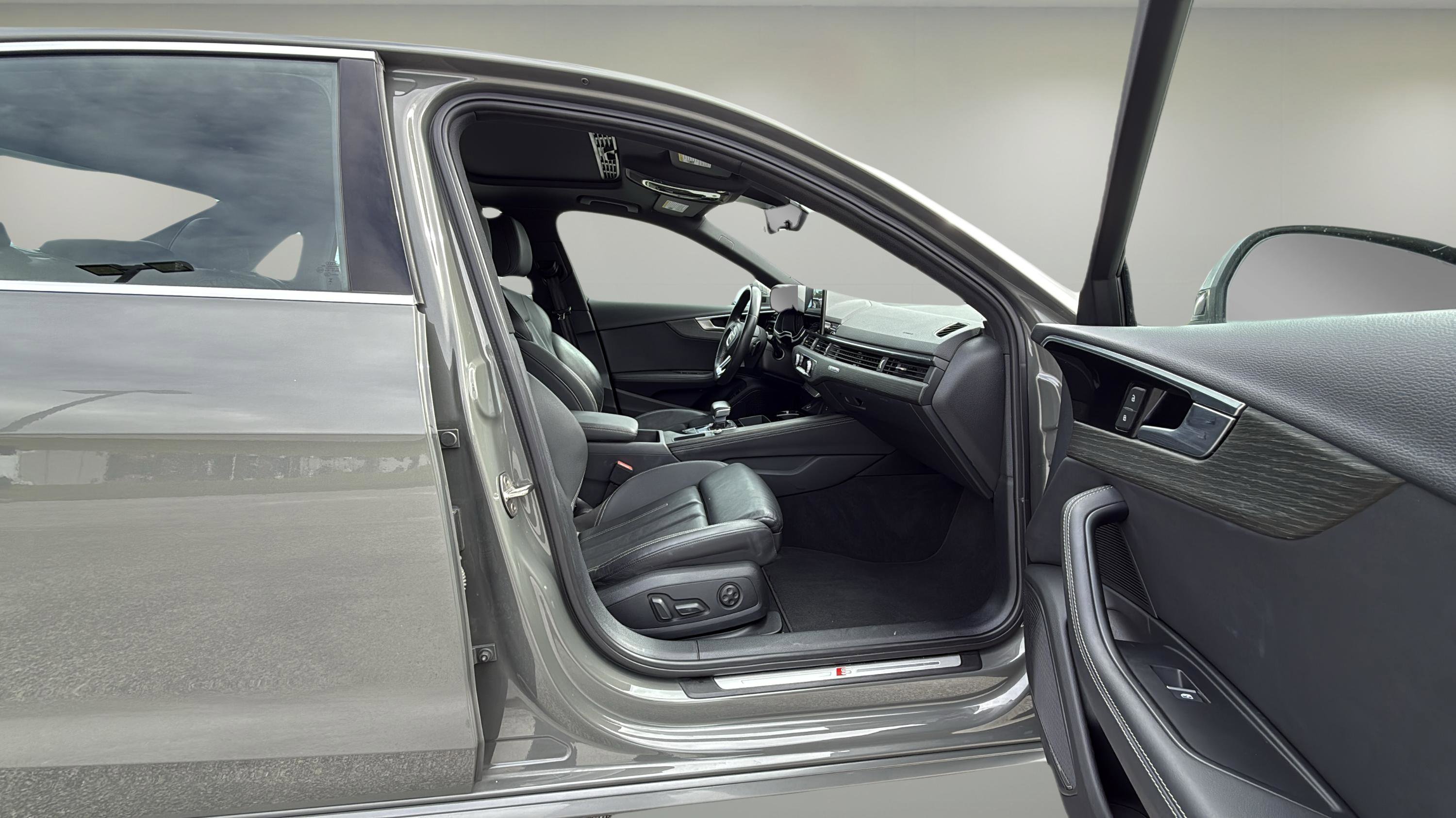 2023 Audi A4 S line Quattro Premium Plus photo 12