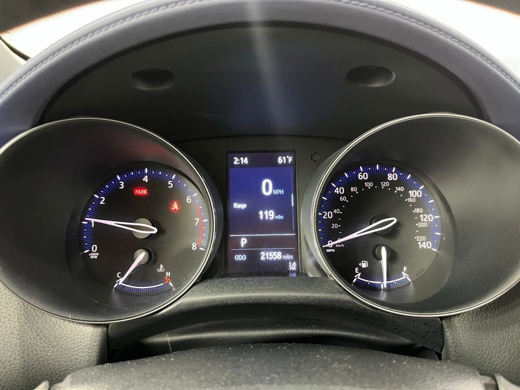 2020 Toyota C-HR XLE photo 18