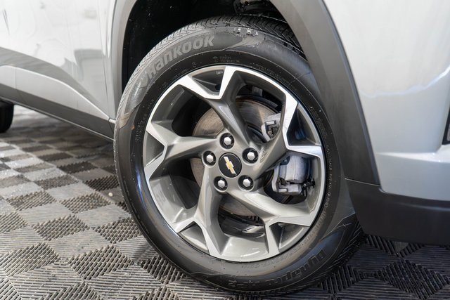 2024 Chevrolet Trax LT photo 2