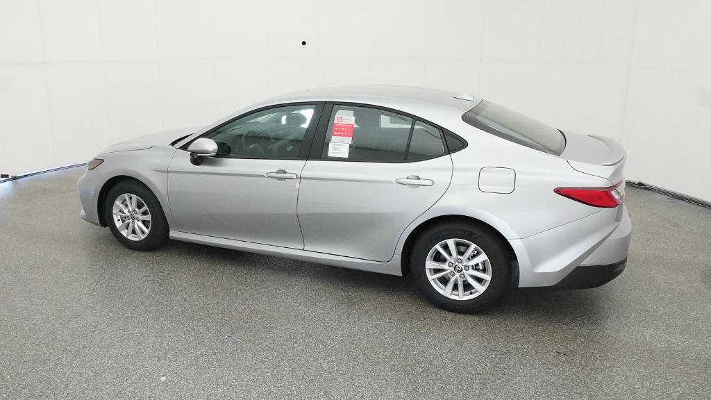 2025 Toyota Camry LE photo 9