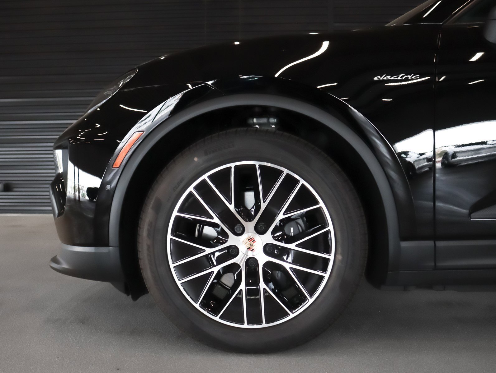 2025 Porsche Macan Electric 4 photo 15