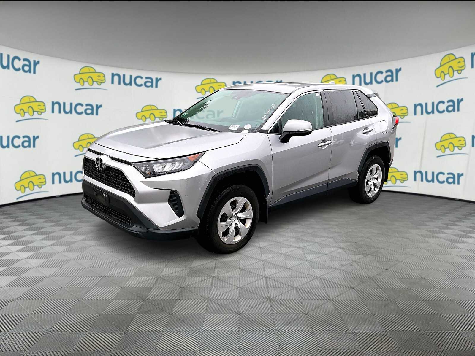 2022 Toyota RAV4 LE photo 2