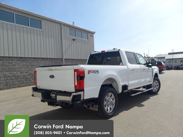 2025 Ford F-350 Lariat photo 3