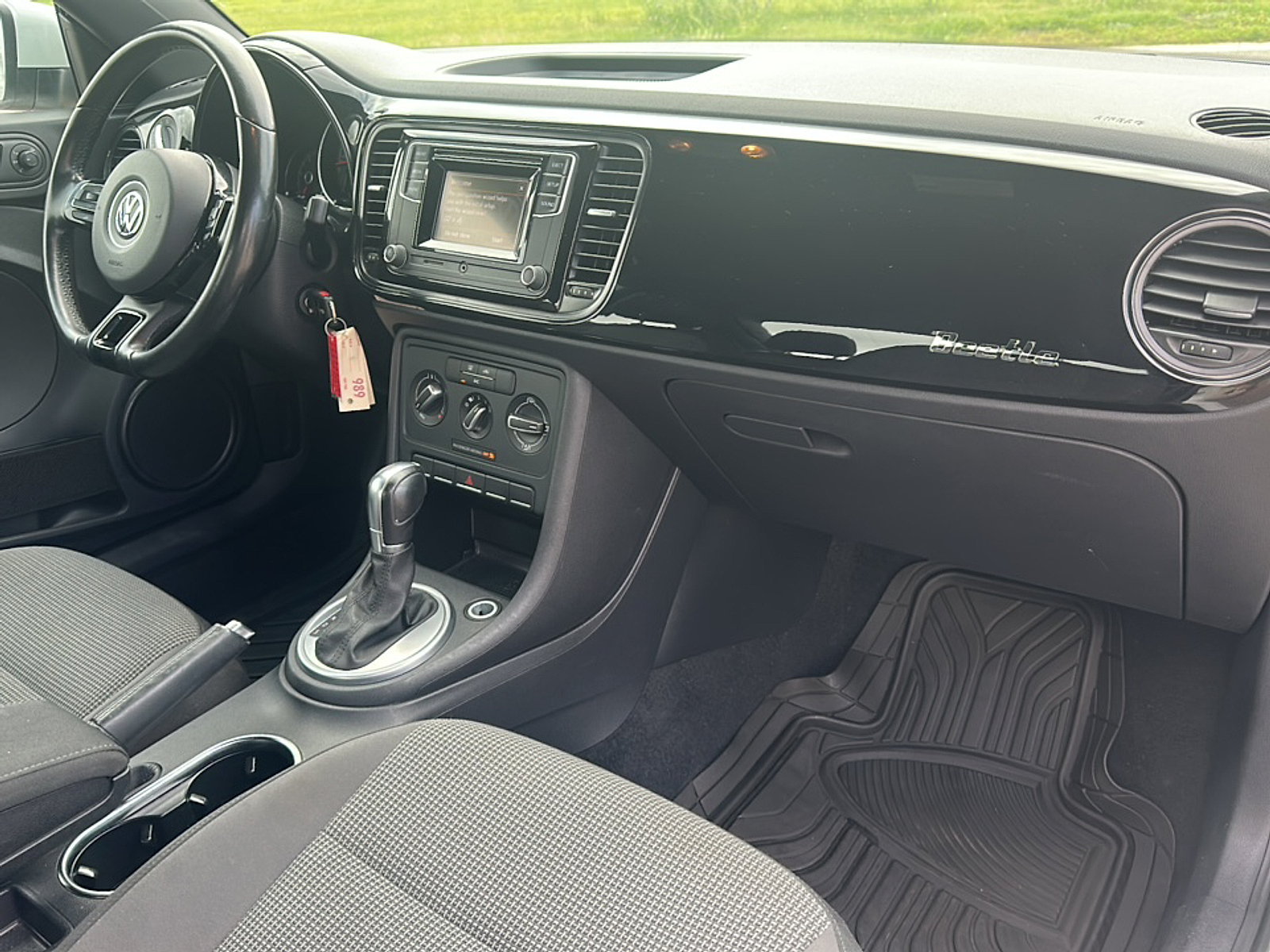 2019 Volkswagen Beetle Final Edition SEL photo 5
